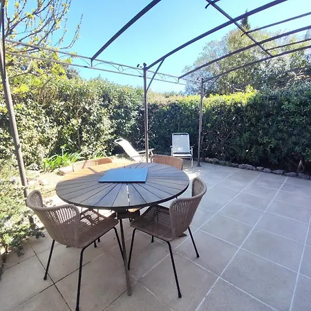 Duplex Dans Avec Piscine A