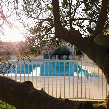 Apartment Duplex Dans Avec Piscine A Uzes